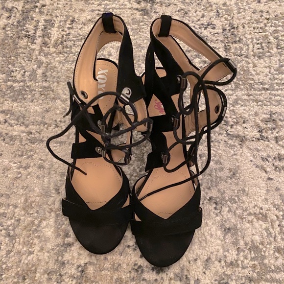 XOXO Balta strappy heels - Picture 3 of 4